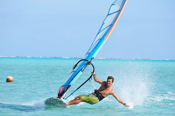 Windsurfing / Wing Foil Lessons